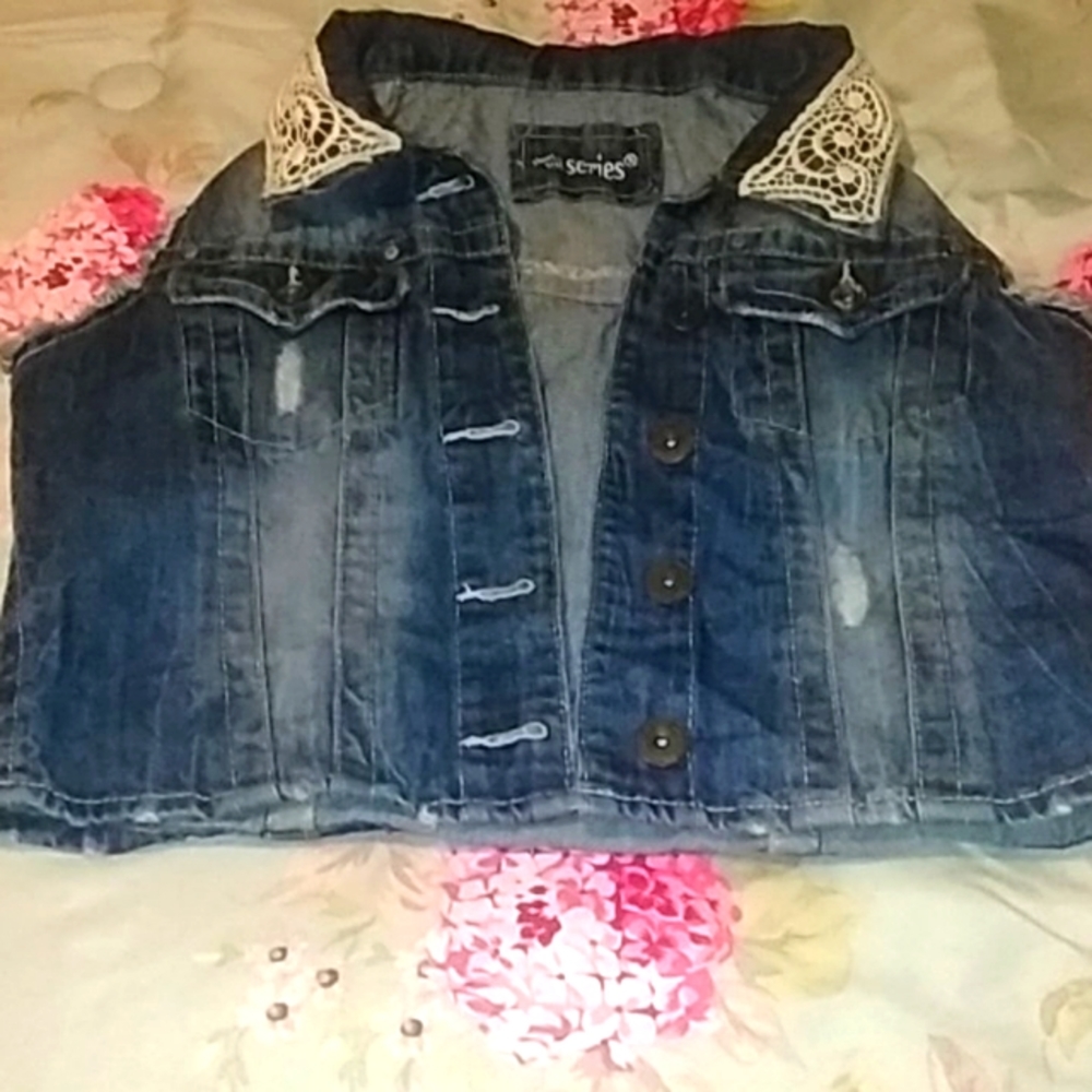 Series 31 ..laced collar vest..size L
